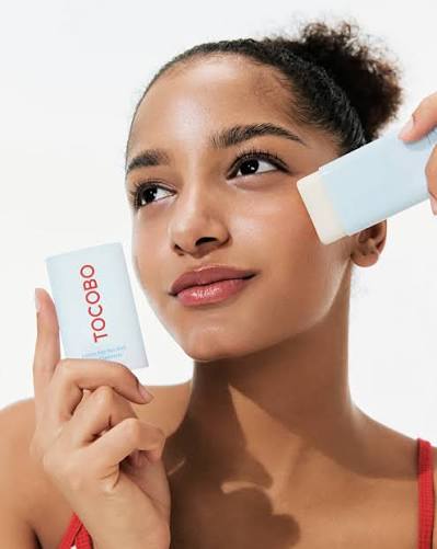 ضد آفتاب استیکی توکوبو اصل با SPF 50 حاوی عصاره پنبه کتان وزن 19 گرم